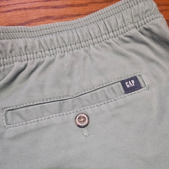GAP Men's Green Pull On Twill Shorts - Picture 9 of 12